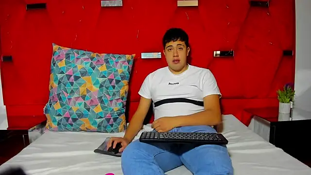 Emmaanddarling online show from 12/18/25, 02:12