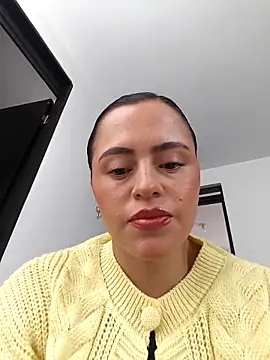 Snapshot of ALEJA__22 chatting on 05/12/26, 06:49 ALEJA 22 online show from 05/12/26, 06:49
