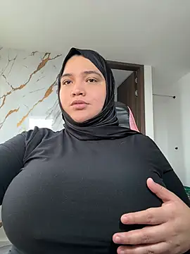 Snapshot of sweetmuslim01 chatting on 06/28/26, 08:26 sweetmuslim01 online show from 06/28/26, 08:26
