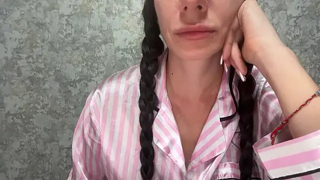 Angelinaa19 online show from 04/21/26, 09:06