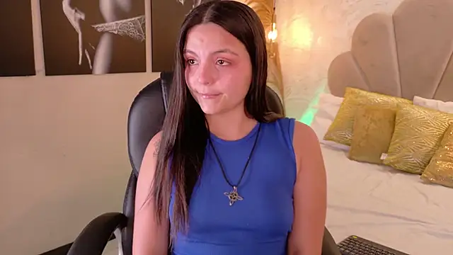 Snapshot of GabyQueens chatting on 11/08/25, 01:22 GabyQueens online show from 11/08/25, 01:22