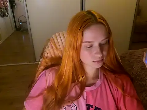 Snapshot of RedheadFairy chatting on 11/07/25, 05:57 RedheadFairy online show from 11/07/25, 05:57