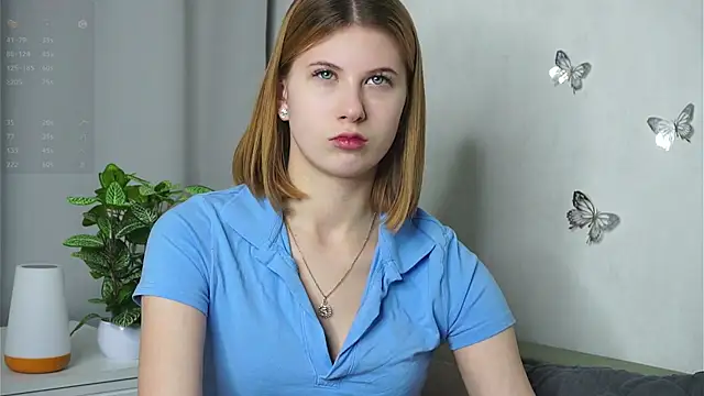 Snapshot of YvonneBou chatting on 11/25/25, 07:58 YvonneBou online show from 11/25/25, 07:58