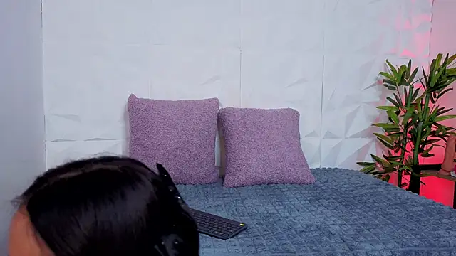 Snapshot of AuroraLanee_ chatting on 11/10/25, 06:40 AuroraLanee online show from 11/10/25, 06:40