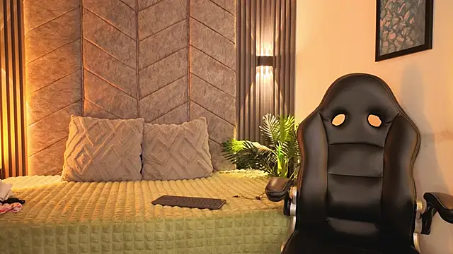 Snapshot of AuroraLanee_ chatting on 11/12/25, 07:13 AuroraLanee online show from 11/12/25, 07:13