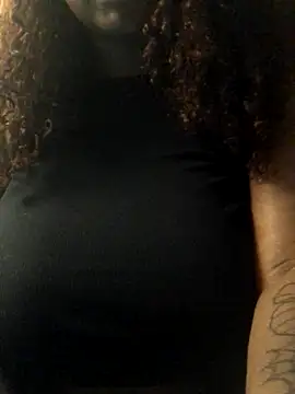 Snapshot of Fxncymuse chatting on 11/15/25, 11:21 Fxncymuse online show from 11/15/25, 11:21