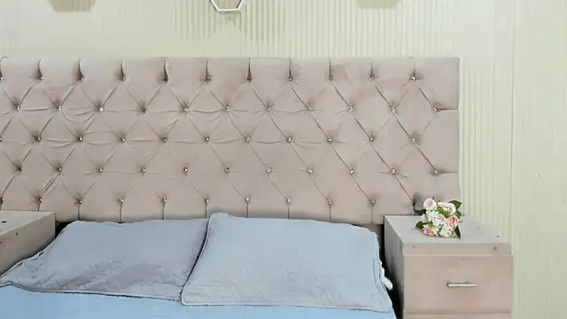 ZarinaWynne online show from 06/10/26, 01:21
