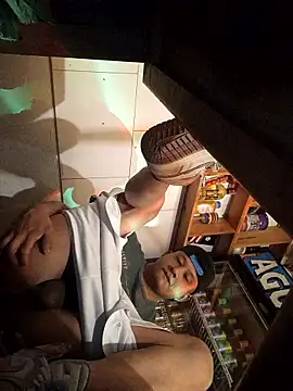 Snapshot of themorenofit08 chatting on 11/12/25, 01:28 themorenofit08 online show from 11/12/25, 01:28