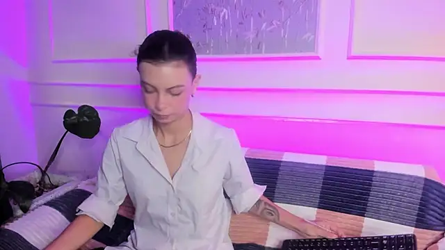 AliceMadnes online show from 04/21/26, 02:45