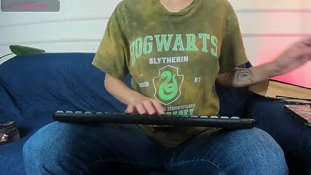 AliceMadnes online show from 04/23/26, 01:57