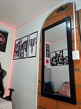 Snapshot of MIKE_KILIANjs chatting on 12/18/25, 02:23 MIKE KILIANjs online show from 12/18/25, 02:23