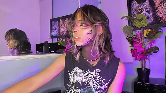 luxiel  online show from 11/26/25, 10:44