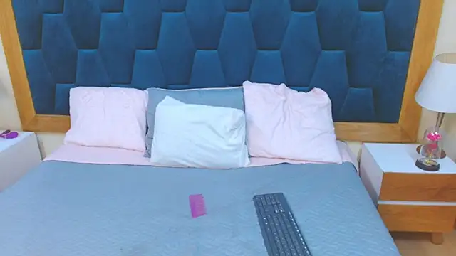 Snapshot of morrigan_luxus2 chatting on 01/31/26, 07:11 morrigan luxus2 online show from 01/31/26, 07:11