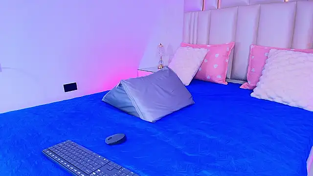 alanarose18 online show from 02/10/26, 07:18