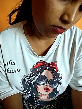 Sexy Divya   online show from 04/23/26, 04:35