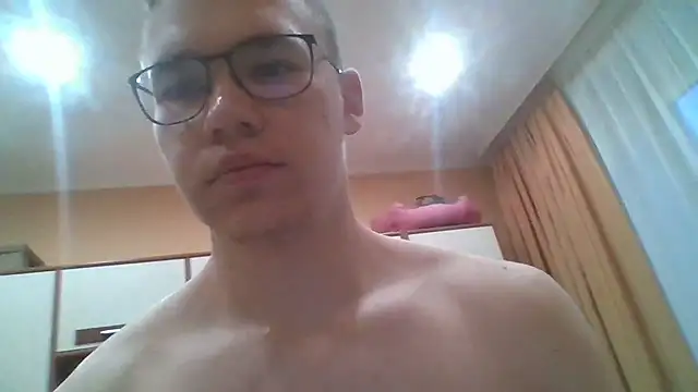 Snapshot of Yminoske chatting on 11/08/25, 09:53 Yminoske online show from 11/08/25, 09:53