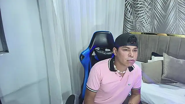 Snapshot of latingentx_vc chatting on 11/08/25, 11:54 latingentx vc online show from 11/08/25, 11:54