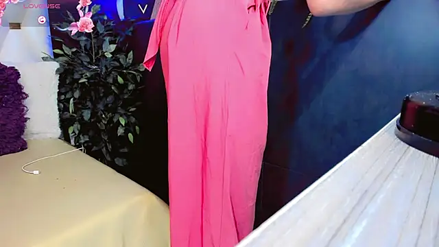 AnnaRouseQueen online show from 04/01/26, 08:17