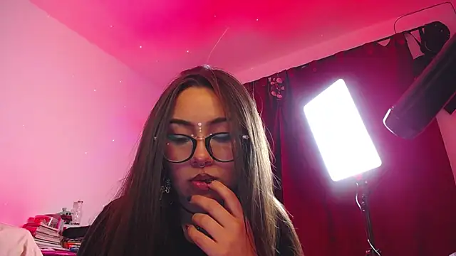  Pariiss online show from 04/21/26, 02:51