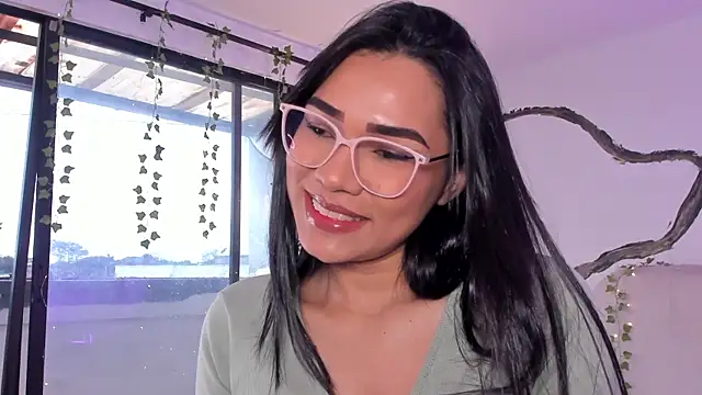 Snapshot of katemooss_ chatting on 11/09/25, 12:47 katemooss online show from 11/09/25, 12:47