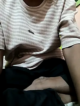 Snapshot of priyanka-rani1 chatting on 11/08/25, 04:40 priyanka-rani1 online show from 11/08/25, 04:40