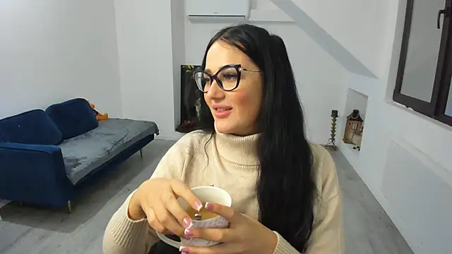 AnyaEvy online show from 12/23/25, 04:43