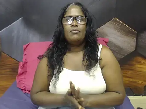 Snapshot of IndianDeluxe chatting on 11/07/25, 09:26 IndianDeluxe online show from 11/07/25, 09:26