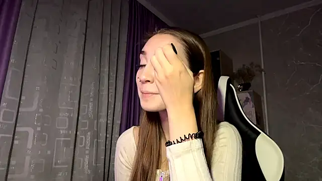 HollyPaw online show from 11/10/25, 06:40