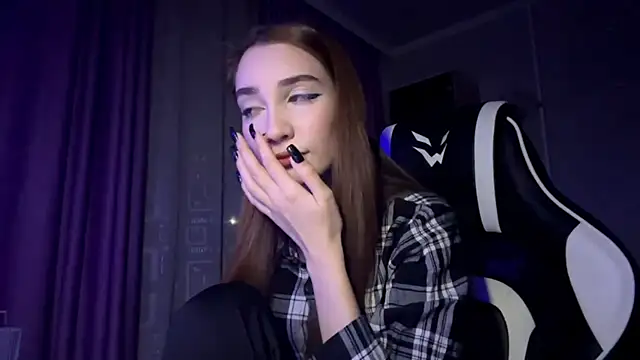 HollyPaw online show from 11/26/25, 08:43