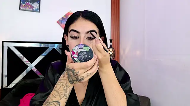 Snapshot of SCARLETT_INK_ chatting on 07/31/26, 12:43 SCARLETT INK online show from 07/31/26, 12:43