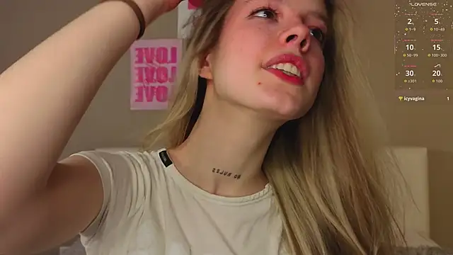 Snapshot of TiffinyMergist chatting on 02/10/26, 08:35 TiffinyMergist online show from 02/10/26, 08:35