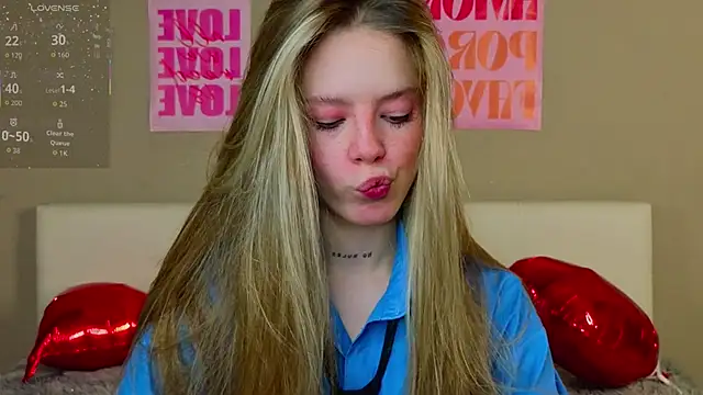 Snapshot of TiffinyMergist chatting on 02/16/26, 07:10 TiffinyMergist online show from 02/16/26, 07:10