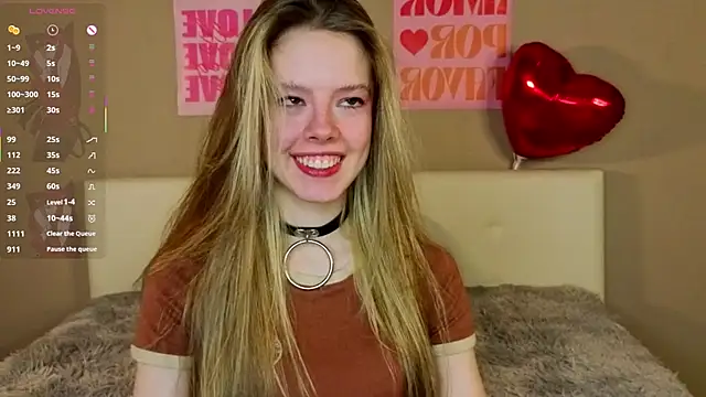 Snapshot of TiffinyMergist chatting on 02/18/26, 08:27 TiffinyMergist online show from 02/18/26, 08:27