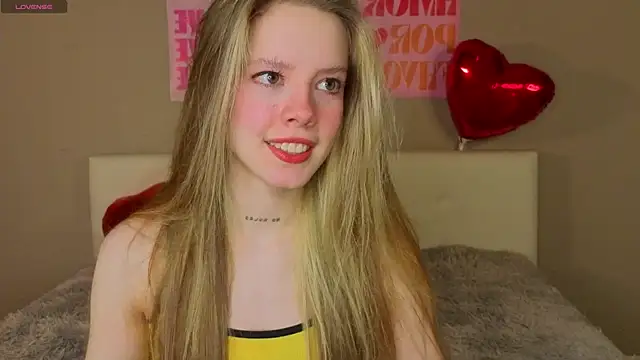 Snapshot of TiffinyMergist chatting on 02/20/26, 07:03 TiffinyMergist online show from 02/20/26, 07:03