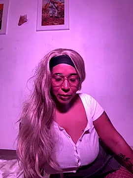 Snapshot of CaneliitaBlaze chatting on 11/10/25, 09:58 CaneliitaBlaze online show from 11/10/25, 09:58