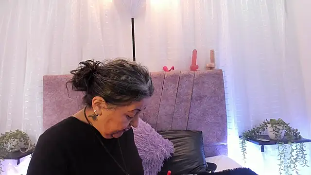 Victoriaa Anderson online show from 04/01/26, 02:14