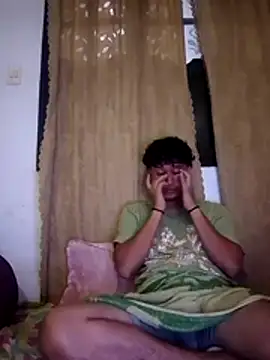 Snapshot of Alex_boy20 chatting on 11/11/25, 01:38 Alex boy20 online show from 11/11/25, 01:38