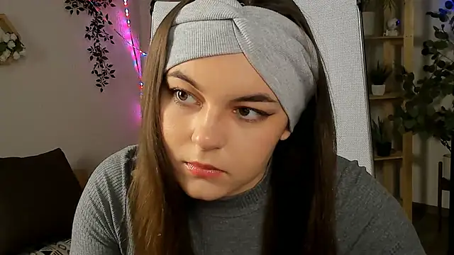 FrancescaCavaliere online show from 11/25/25, 09:09