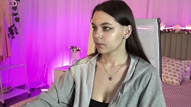 FrancescaCavaliere online show from 04/22/26, 07:22