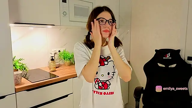 sweetsEmily online show from 12/14/25, 05:07