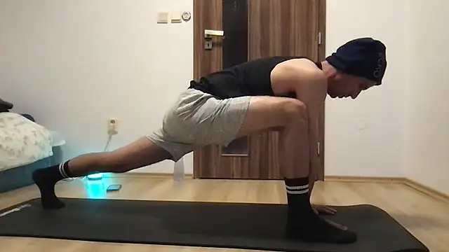 Snapshot of TheShavedGamer chatting on 11/09/25, 03:10 TheShavedGamer online show from 11/09/25, 03:10