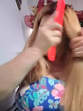 Snapshot of karlaanqui1 chatting on 12/17/25, 10:38 karlaanqui1 online show from 12/17/25, 10:38