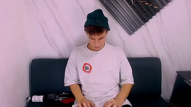 Liam York  online show from 03/31/26, 03:52