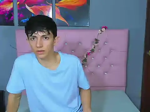 ElanGiraldo online show from 12/03/25, 09:57