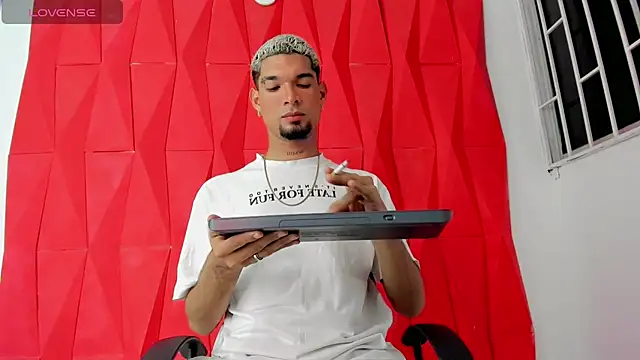 Carlitos sexy online show from 11/12/25, 03:40