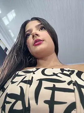 EmmiiGlow online show from 02/18/26, 08:38