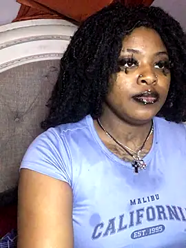 Snapshot of Dusaa_ chatting on 11/10/25, 02:32 Dusaa online show from 11/10/25, 02:32