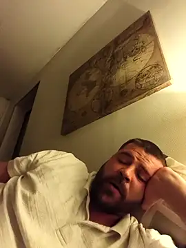 Snapshot of tomluckies chatting on 11/09/25, 05:11 tomluckies online show from 11/09/25, 05:11