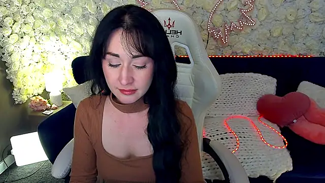 Snapshot of CarolinaaFoxyyy chatting on 04/10/26, 12:43 CarolinaaFoxyyy online show from 04/10/26, 12:43