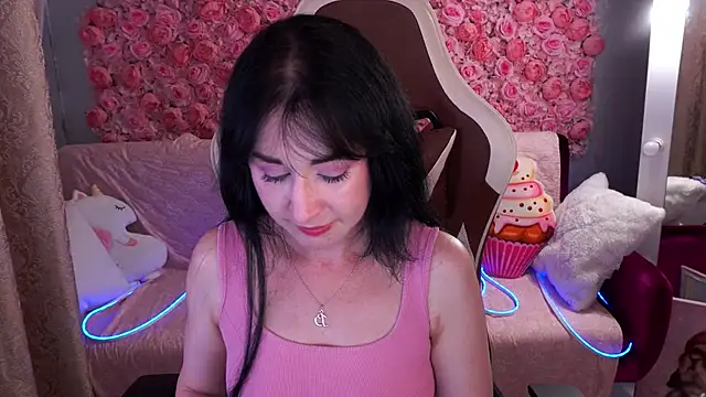 CarolinaaFoxyyy online show from 05/18/26, 06:47